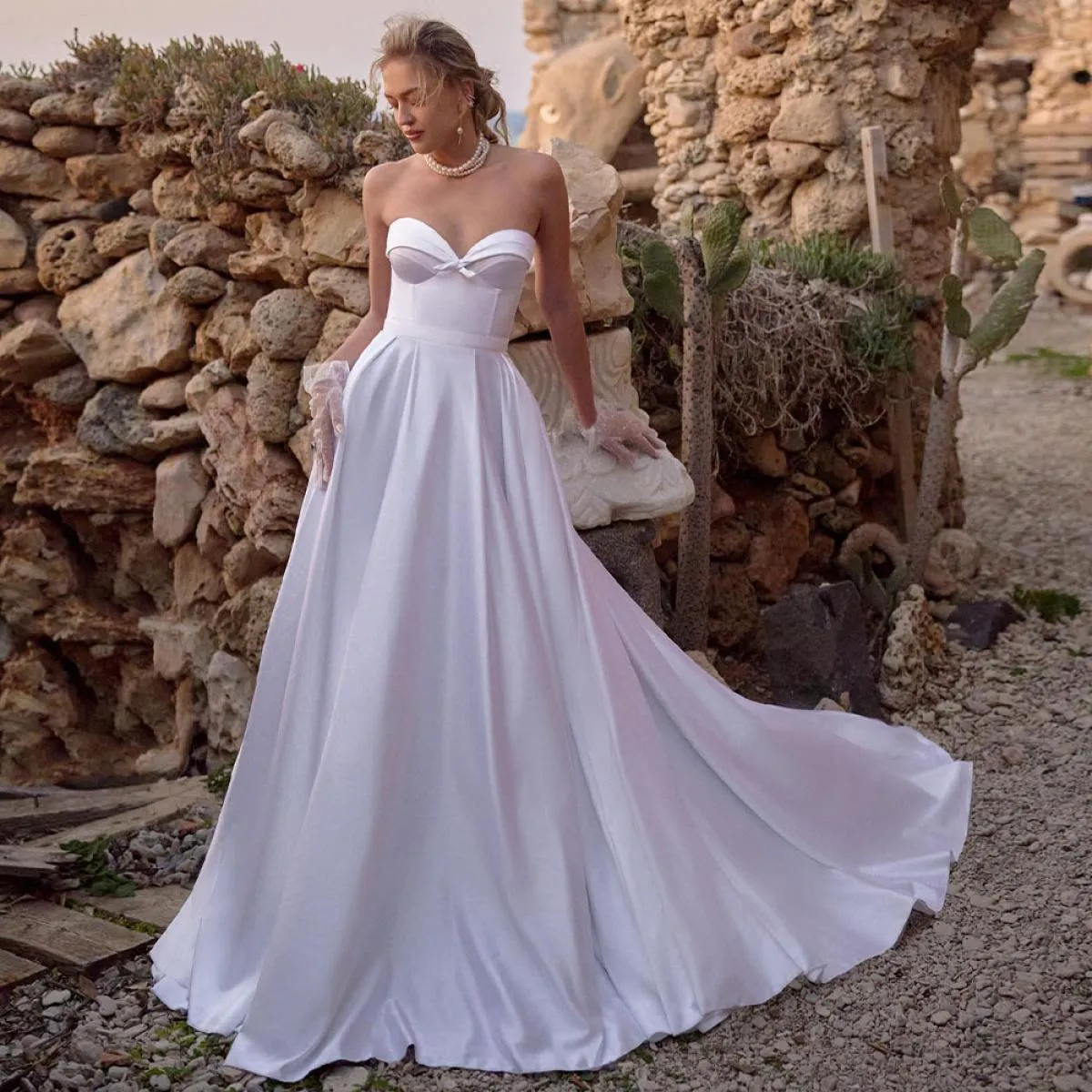 Abiti da sposa semplici Abiti da sposa in raso bianco con scollo a cuore A Line per le donne 2023 Abito da sposa elegante con pi