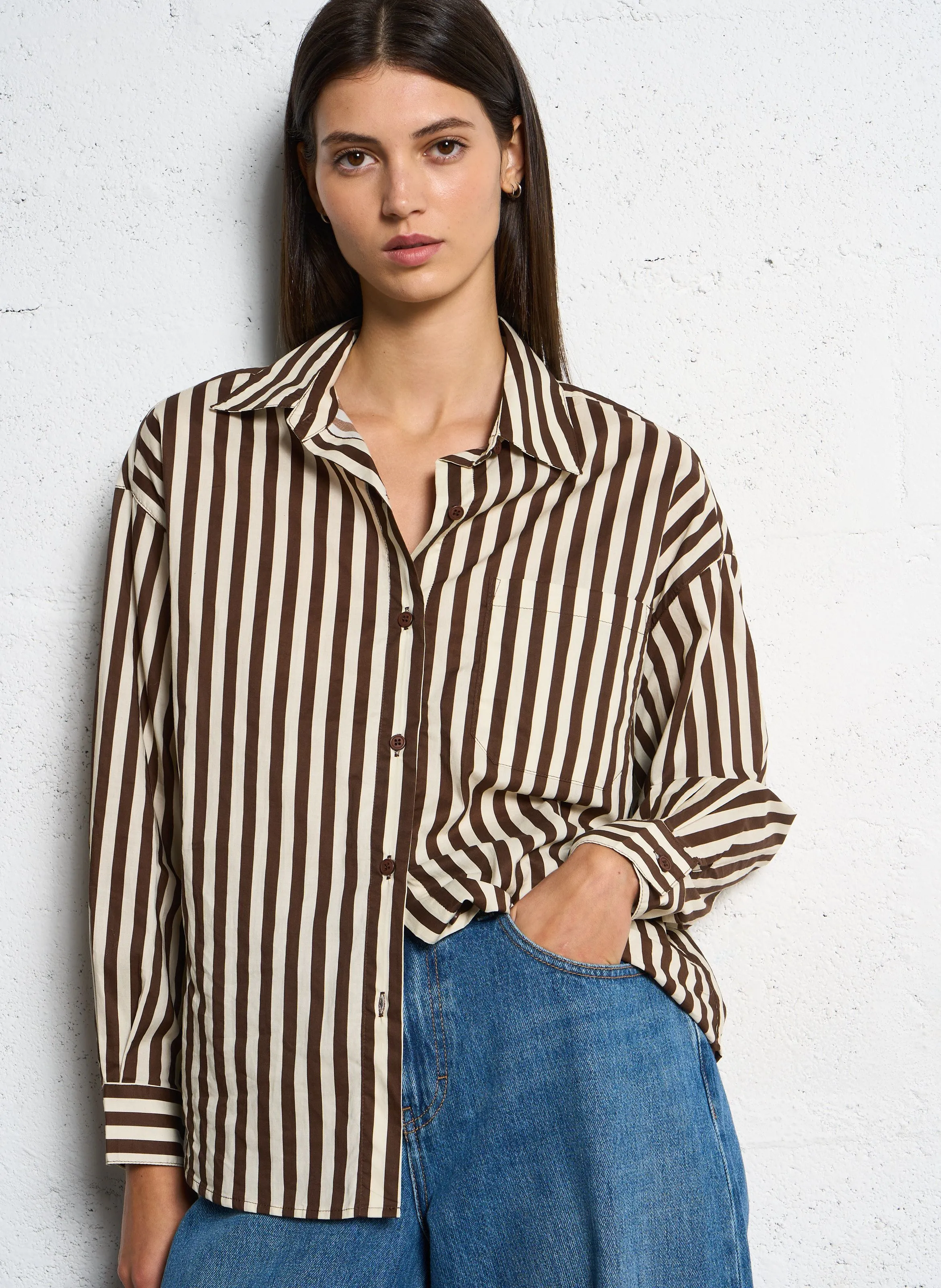  THE KORNER   Camicia ampia con collo classico in cotone | Marrone