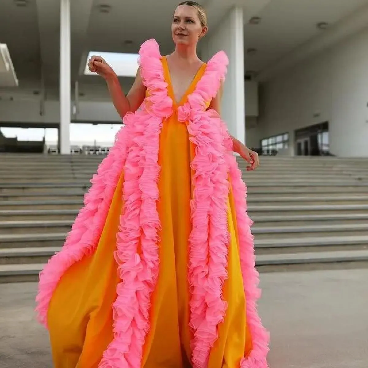 Unico abito da ballo con volant rosa e arancione, abiti da festa formali, scollo a V, tulle gonfi, abiti da cerimonia, colori mi